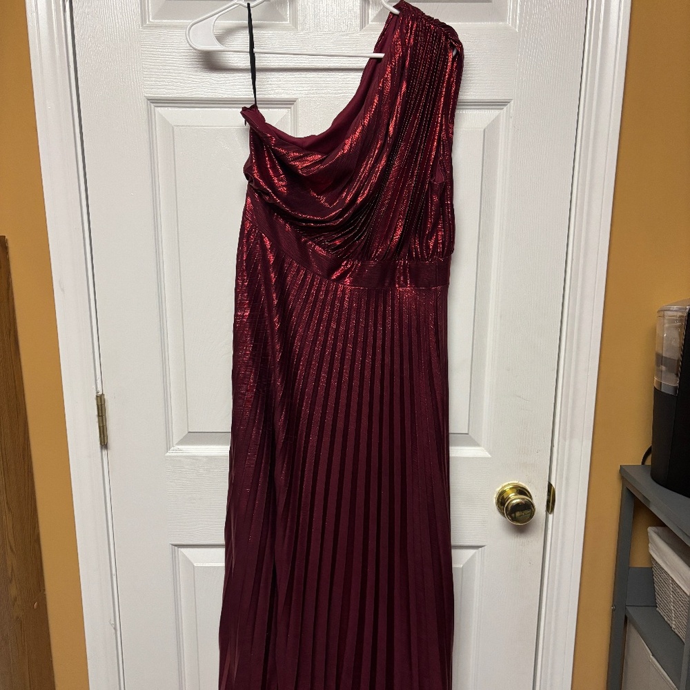 Aomei Red Dress